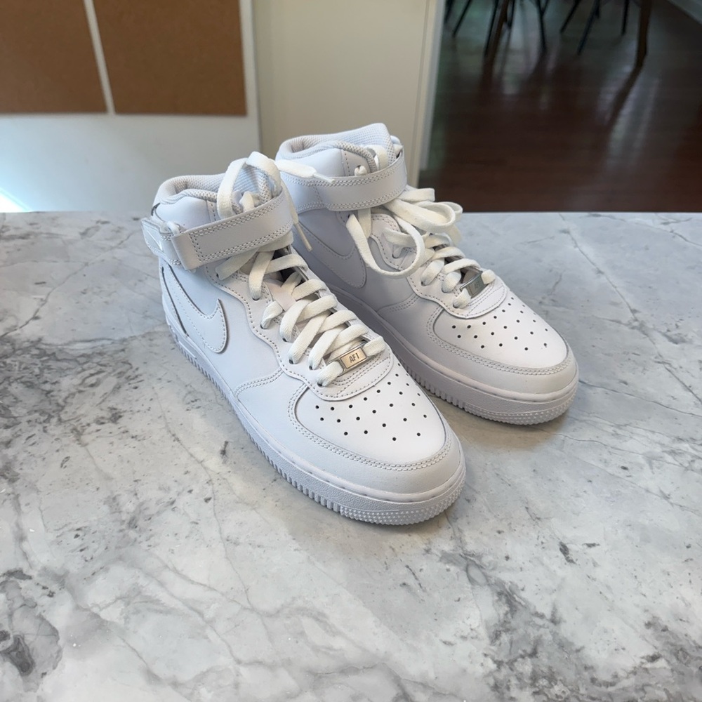 Nike Air Force 1 mid big kid size 6.5